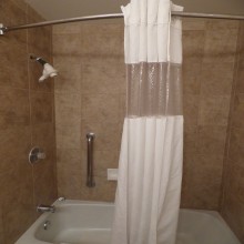 Ramada by Wyndham Fresno King Bedroom Shower